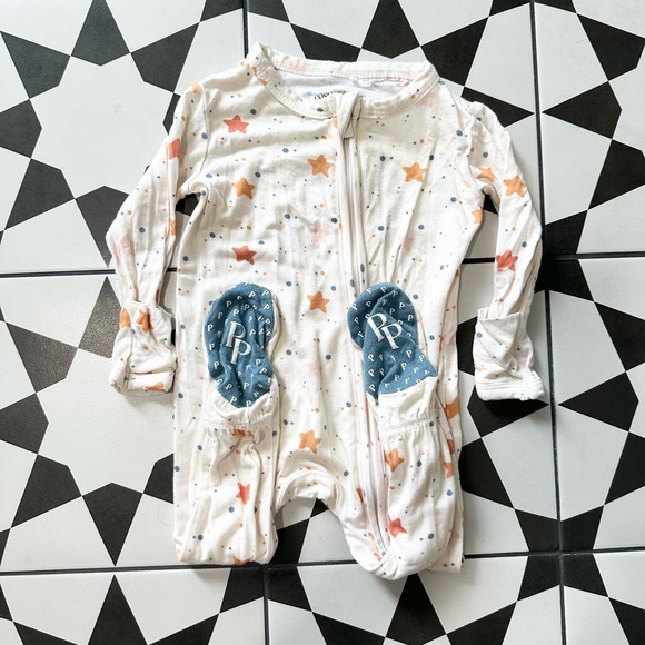 Posh Peanut Star Footie 0-3mo - Picture 2 of 5